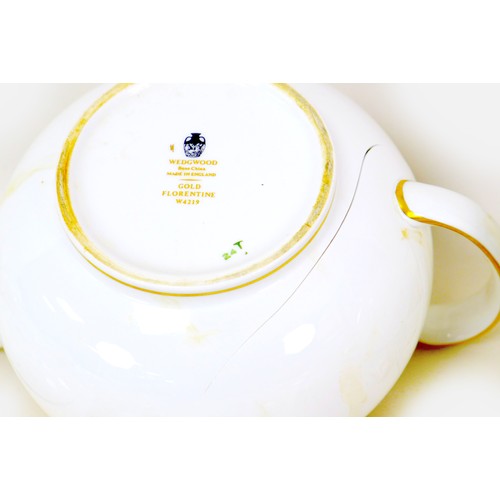 28 - A Wedgwood Gold Florentine pattern tea service, of thirty-nine pieces comprising tea pot a/f, milk j... 