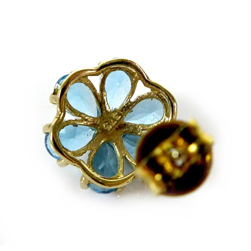 120 - A pair of 9ct gold and blue topaz flowerhead stud earrings, 1.1cm diameter, 2.1g.