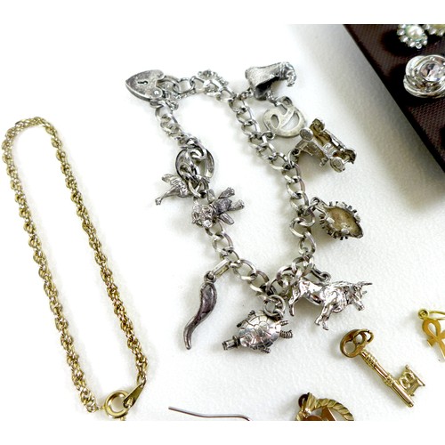 98 - A group of gold, silver and yellow/white metal jewellery, including a curb chain necklace with a sil... 