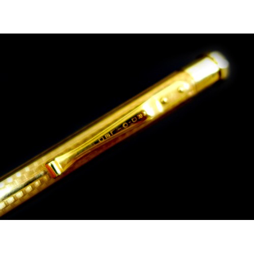 115 - A retro 9ct gold cased 'Yard-O-Led' propelling pencil, 12.3cm long, with original synthetic crocodil... 