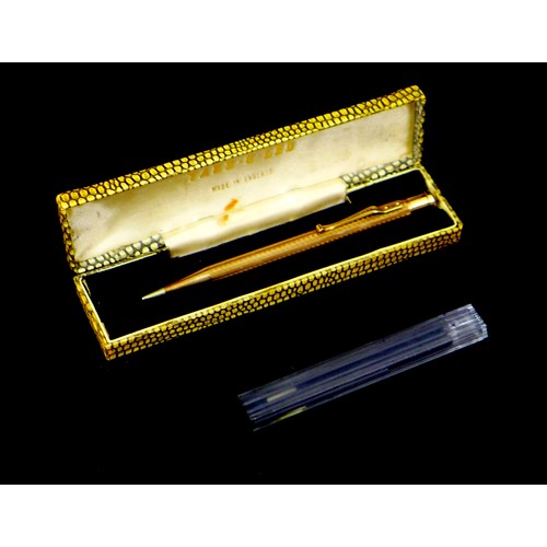 115 - A retro 9ct gold cased 'Yard-O-Led' propelling pencil, 12.3cm long, with original synthetic crocodil... 