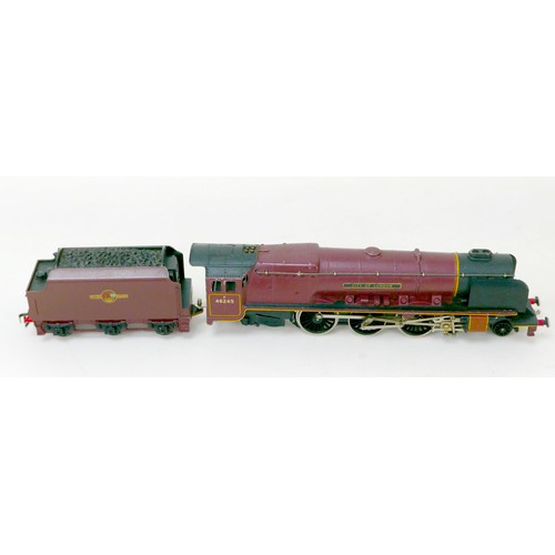 72 - A collection of Hornby Dublo locos and model railway accessories, including locos, rolling stock, ca... 