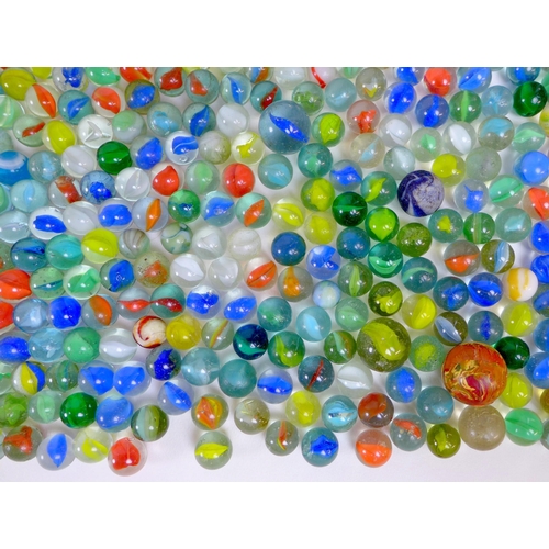 124 - A collection of vintage and some antique glass marbles, including mostly cat's eye and toothpaste de... 