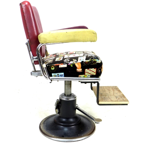 208 - A retro mid to late 20th century 'Le Reine' style Barber chair, with swivel base, but tilt function ... 