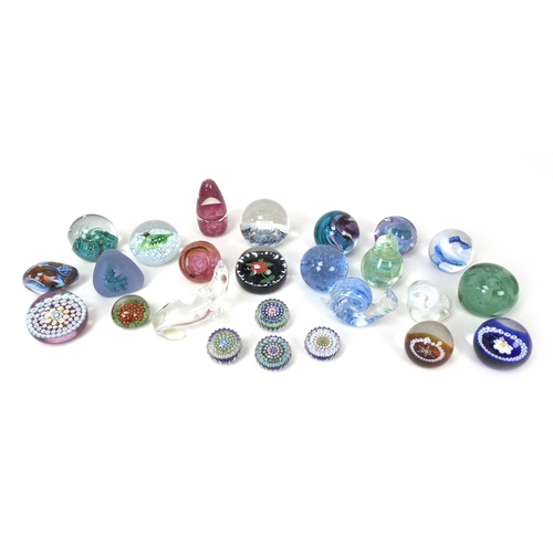 23 - A collection of twenty-five 20th century glass paperweights, comprising a William Manson 