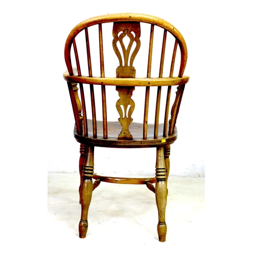 300 - A Georgian oak and yew Windsor armchair, low rounded back with pierced splat and stick supports, sha... 