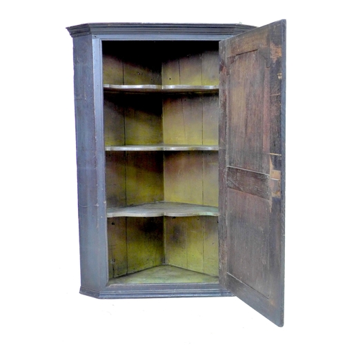 322 - A George III oak corner cupboard, with a single flat front fielded panel door, fixed shelves to inte... 