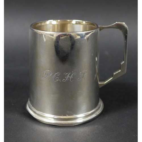 26 - A group of silver items, including a cruet set, in associated case, christening set, cased, milk jug... 