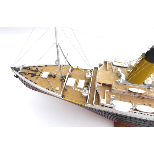 146 - A modern scale model of the 'Titanic', hand built and painted, via subscription circa 2010-15, on a ... 