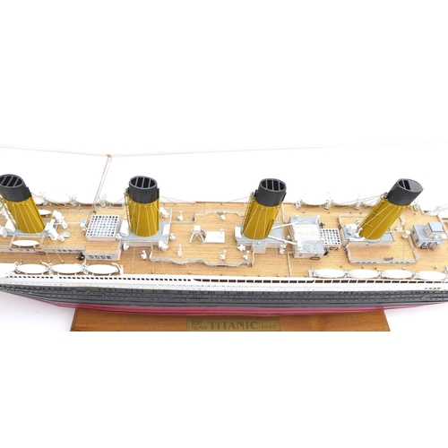 146 - A modern scale model of the 'Titanic', hand built and painted, via subscription circa 2010-15, on a ... 