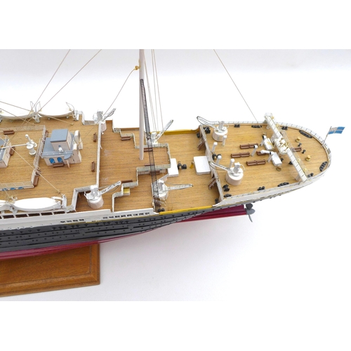 146 - A modern scale model of the 'Titanic', hand built and painted, via subscription circa 2010-15, on a ... 