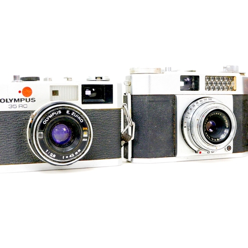 155 - A group of vintage and retro cameras, including three Zeiss cameras an Ikon Contaflex I, a Ikon Comp... 