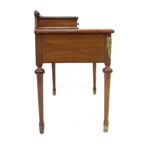 257 - A French early to mid 20th century mahogany veneered writing desk, with green leather writing surfac... 