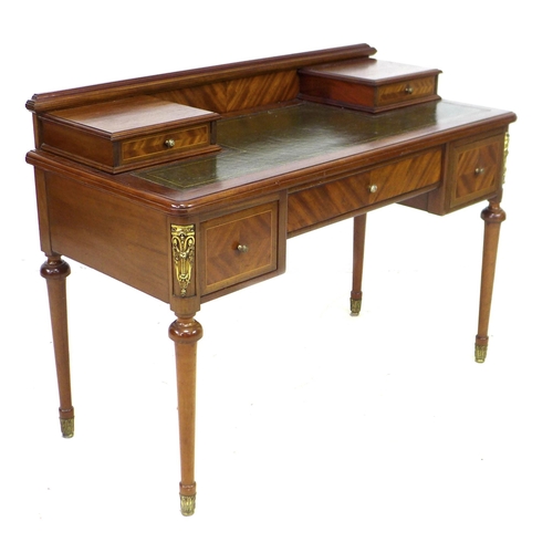 257 - A French early to mid 20th century mahogany veneered writing desk, with green leather writing surfac... 