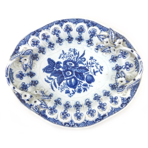 25 - A pair of 18th century Worcester porcelain oval twin handled trays, moulded with blue and white pain... 