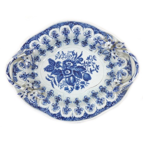 25 - A pair of 18th century Worcester porcelain oval twin handled trays, moulded with blue and white pain... 