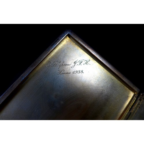 80 - Three George V and later silver cases, comprising two George VI silver cigarette cases, largest Walk... 