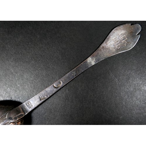 104 - An early 18th century silver trefid spoon, terminal engraved ‘MK MK 1720’ with oval bowl, 34.1g, 19.... 