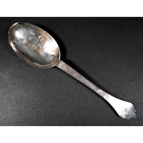 104 - An early 18th century silver trefid spoon, terminal engraved ‘MK MK 1720’ with oval bowl, 34.1g, 19.... 