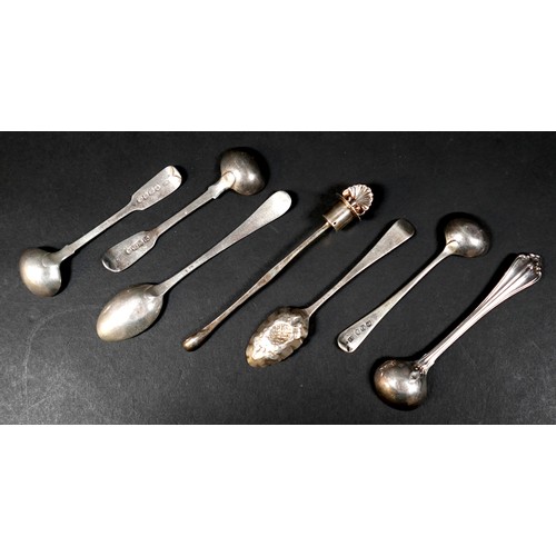 26 - A group of four 18th and 19th century silver salt and mustard spoons, together with two teaspoons, a... 