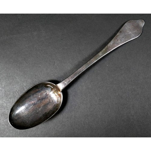 77 - An early 17th century silver dog nose desert spoon, with rat tail bowl, pricked initials 'F.H. H. I.... 