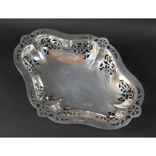 71 - A silver pedestal dish, with pierced decoration, 29 by 22 by 8.5cm high, 15.95toz.