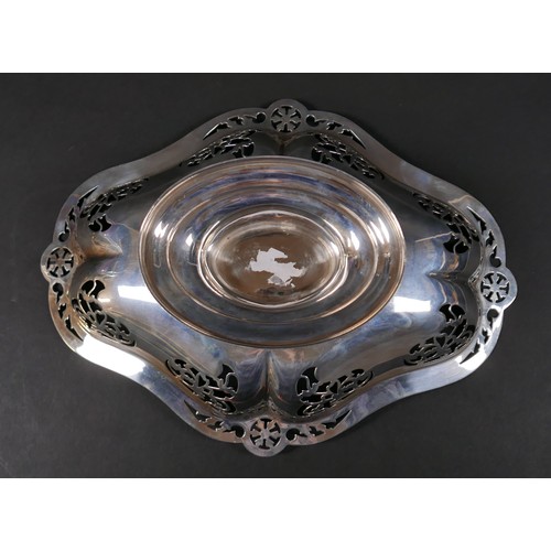 71 - A silver pedestal dish, with pierced decoration, 29 by 22 by 8.5cm high, 15.95toz.