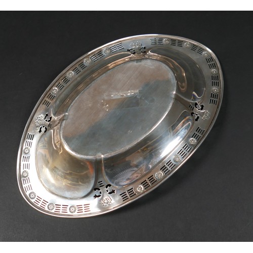 19 - A silver dish, of boat form with pierced decoration, 28 by 17.5 by 5cm high, 5.3toz.