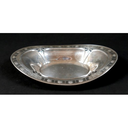 19 - A silver dish, of boat form with pierced decoration, 28 by 17.5 by 5cm high, 5.3toz.
