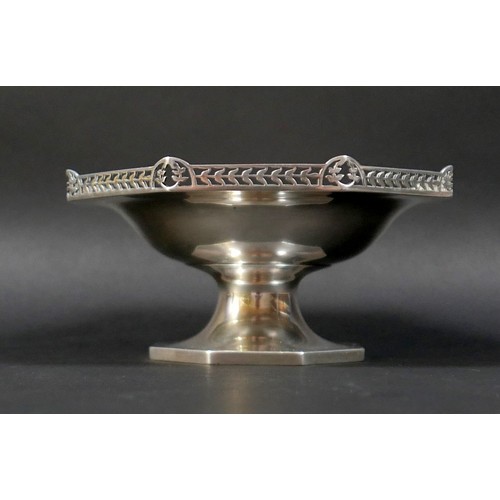 20 - A silver pedestal bowl, of octagonal form with pierced gallery edge, raised on a tapering foot, 15.5... 