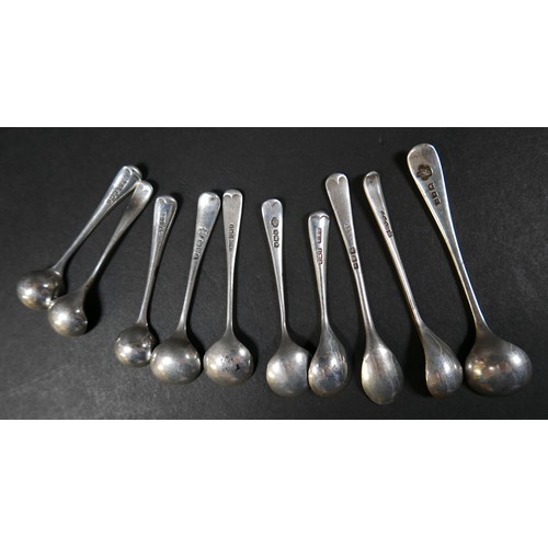 72 - A group of silver items, comprising various small salt and mustard spoons, a small toast rack, Mappi... 