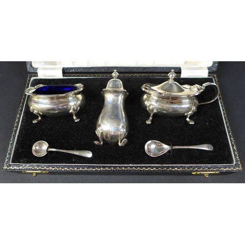 22 - A group of silver items, comprising a three piece cruet set, Mappin & Webb, Birmingham 1957, with tw... 