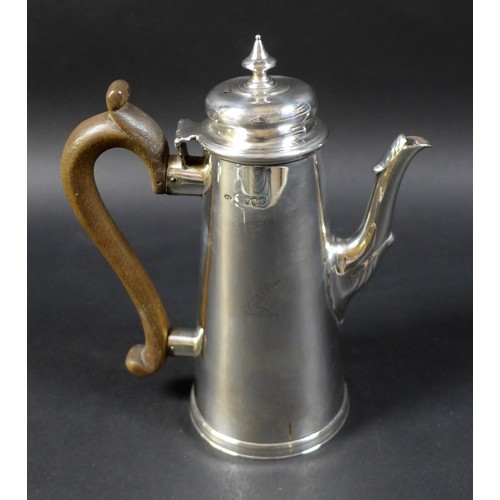 67 - A Victorian coffee pot with wooden scroll handle, William Comyns & Sons, London 1889, overall 14.59 ... 