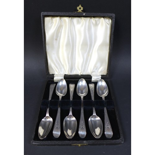 86 - A set of six George III bright cut silver teaspoons, Old English pattern, 'G S M' monogram to top, i... 