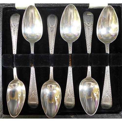 86 - A set of six George III bright cut silver teaspoons, Old English pattern, 'G S M' monogram to top, i... 