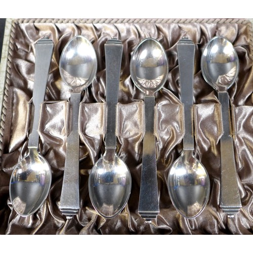 47 - An Art Deco set of six George Jensen teaspoons, 1933-1944 mark, in case, total weight 2.83 toz, each... 