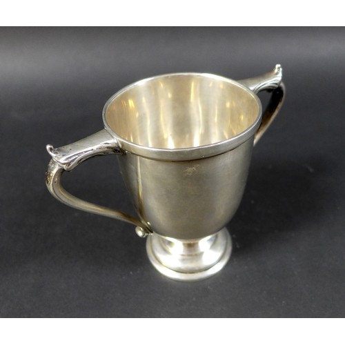 84 - A silver two-handled trophy, without inscriptions, The Goldsmiths and Silversmiths Company Ltd., Lon... 