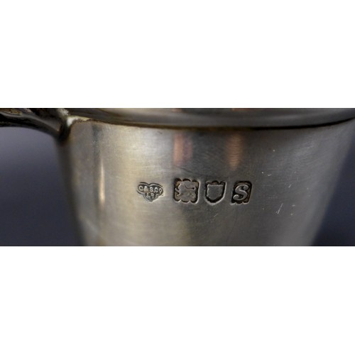 84 - A silver two-handled trophy, without inscriptions, The Goldsmiths and Silversmiths Company Ltd., Lon... 