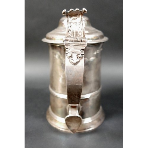 132 - A George III silver lidded tankard, of tapering cylindrical form with moulded girdle, the domed lid ... 