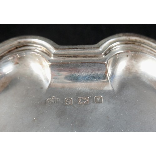 123 - An Edward VII silver tray, of scalloped circular form, and raised on three feet, Elkington & Co Ltd,... 