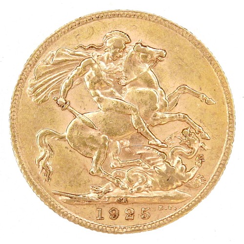 170 - A George V gold sovereign, 1925, Pretoria, South Africa Mint.