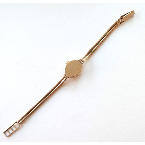 216 - A 9ct gold Accurist lady's cocktail watch, with 9ct stamped to case and clasp, 12 and 6 o'clock Arab... 