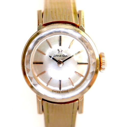 223 - An Omega 18K gold cased lady's wristwatch, circa 1960s, model 511.042, the circular champagne dial w... 