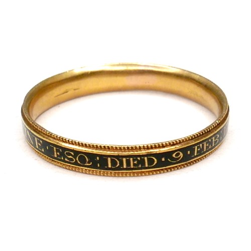 382 - A George III gold gentleman’s memento mori ring, inscribed to the black enamel band ‘R. Dickson Skin... 