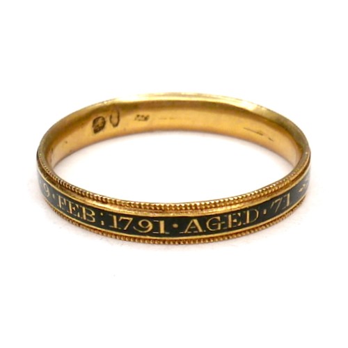 382 - A George III gold gentleman’s memento mori ring, inscribed to the black enamel band ‘R. Dickson Skin... 