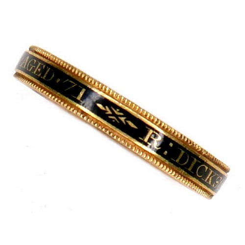 382 - A George III gold gentleman’s memento mori ring, inscribed to the black enamel band ‘R. Dickson Skin... 