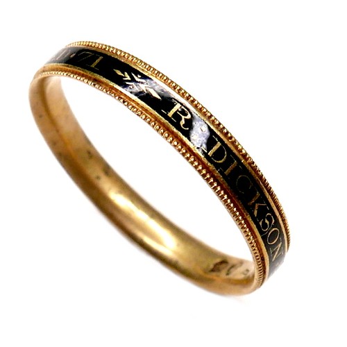 382 - A George III gold gentleman’s memento mori ring, inscribed to the black enamel band ‘R. Dickson Skin... 