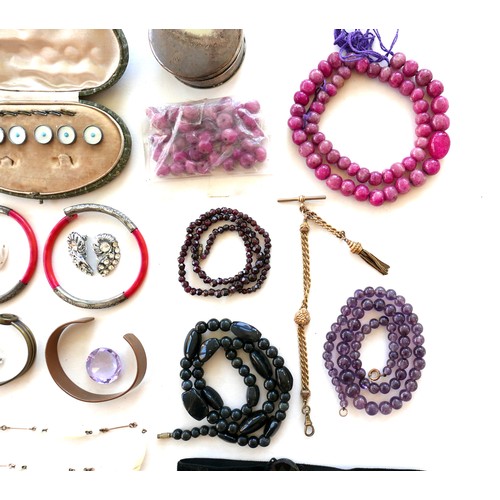 264 - A group of costume jewellery, including a string of pink hard stone beads, amethyst bead necklaces, ... 