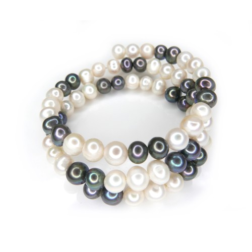 271 - A white and black pearl necklace, with 14ct gold clasp, approximate sizes of necklace pearls: white ... 