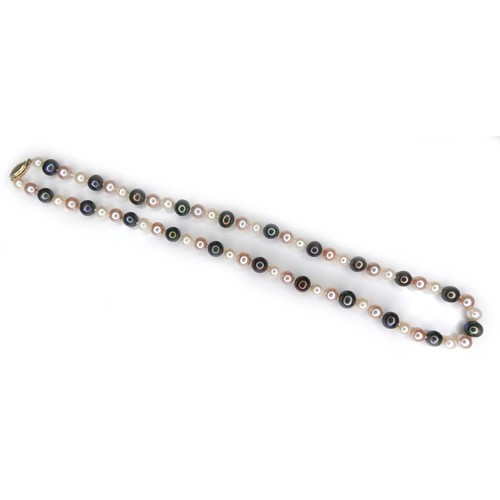 271 - A white and black pearl necklace, with 14ct gold clasp, approximate sizes of necklace pearls: white ... 